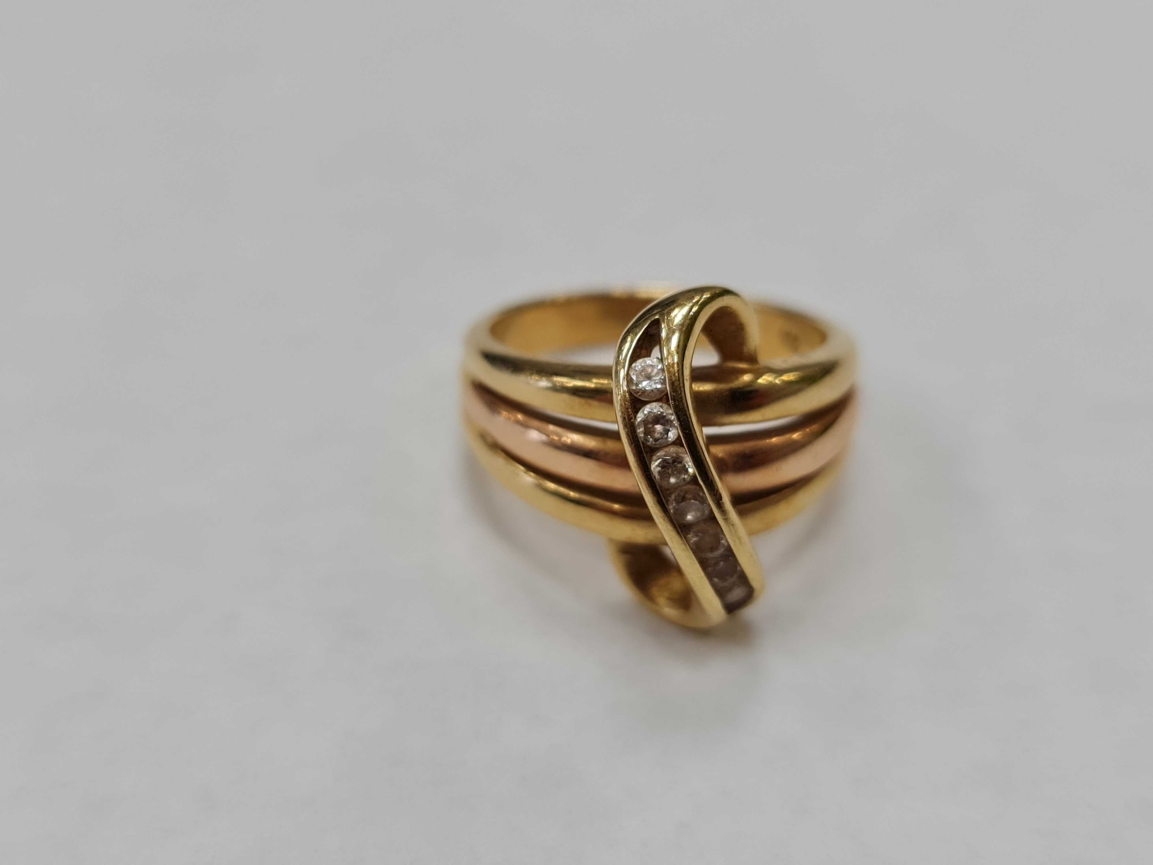 Piękny złoty pierścionek damski/ 750/ 8.45 gram/ Cyrkonie/ R14