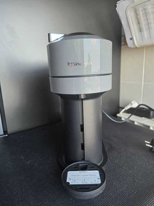Máquina de Café Nespresso Vertuo Next