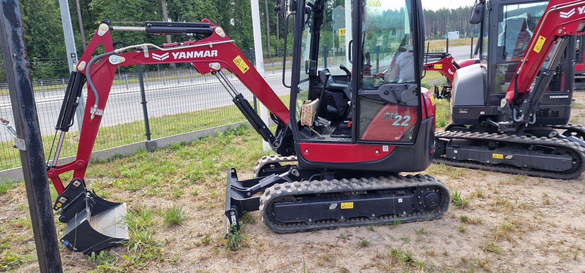 Uslugi minikoparki wraz z młotem hydraulicznym