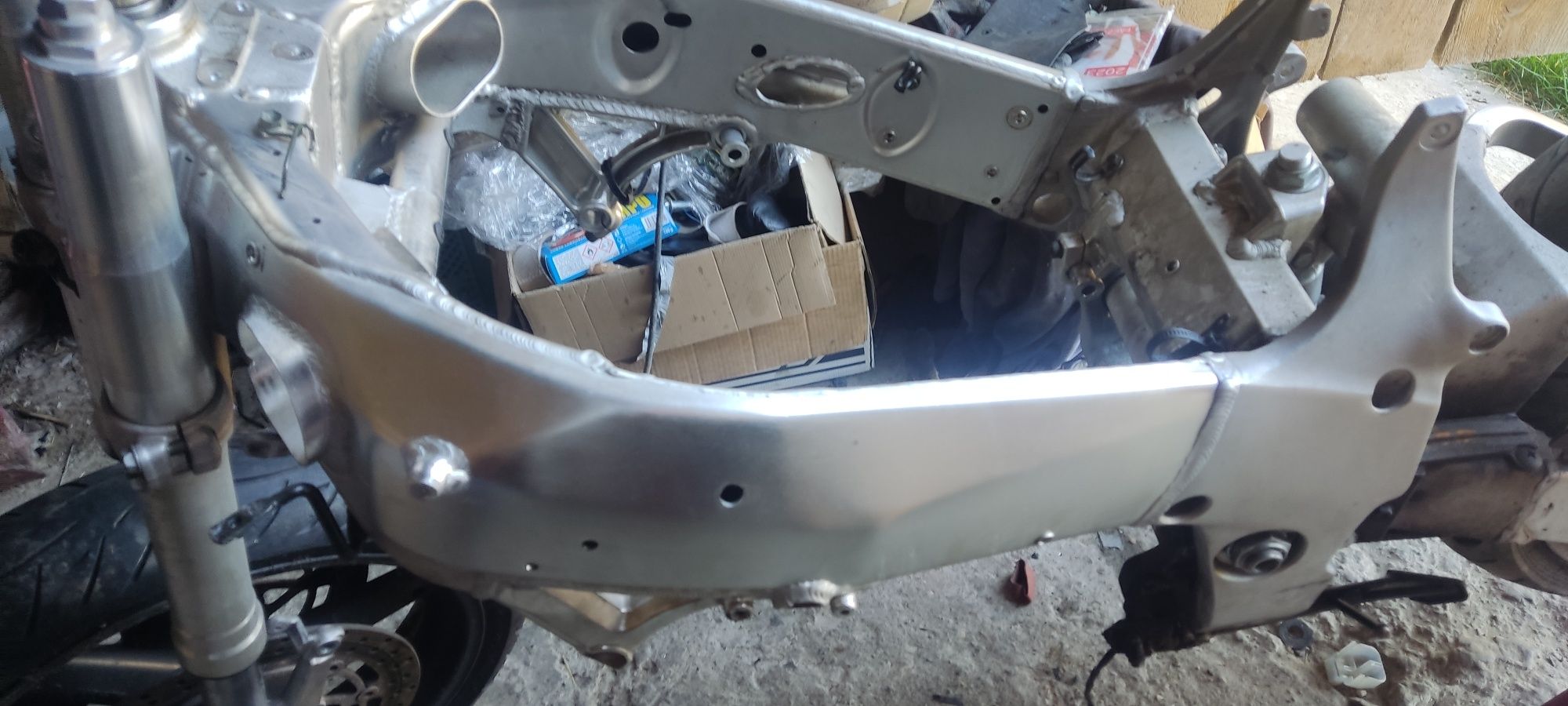 Suzuki GSX-R srad 750 rama dokumenty