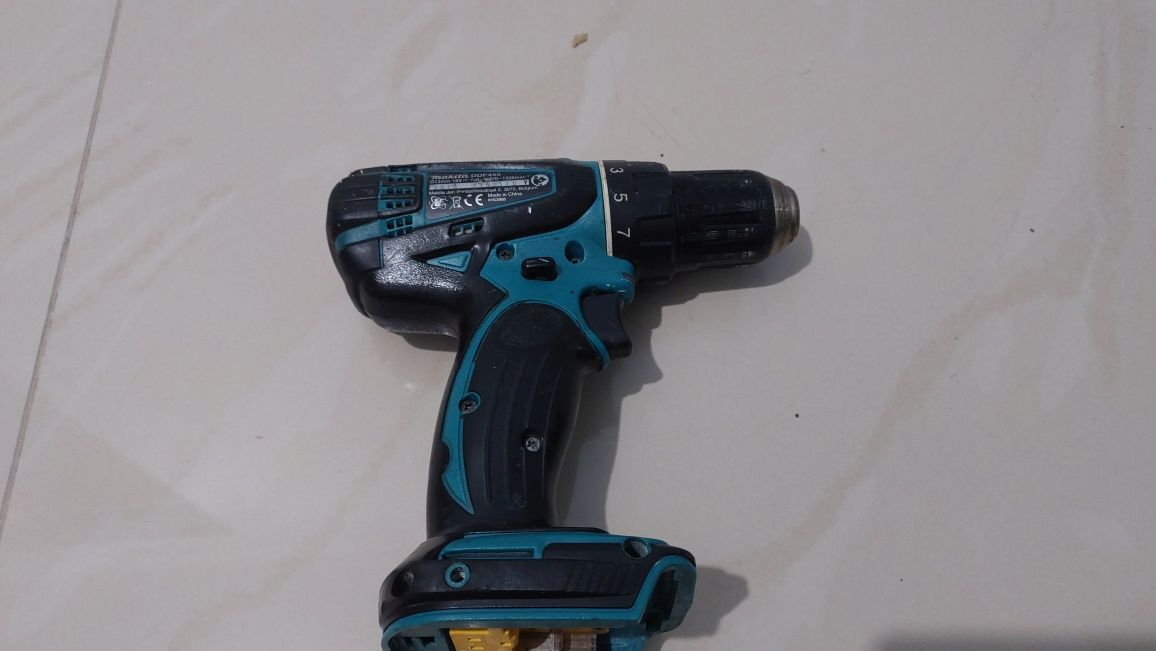 Аккумуляторная дрель-шуруповерт Makita DDF 456