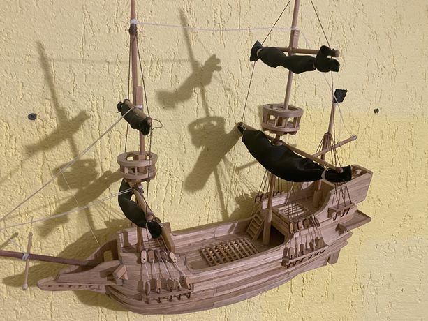 Корабель з деревʼяних паличок
