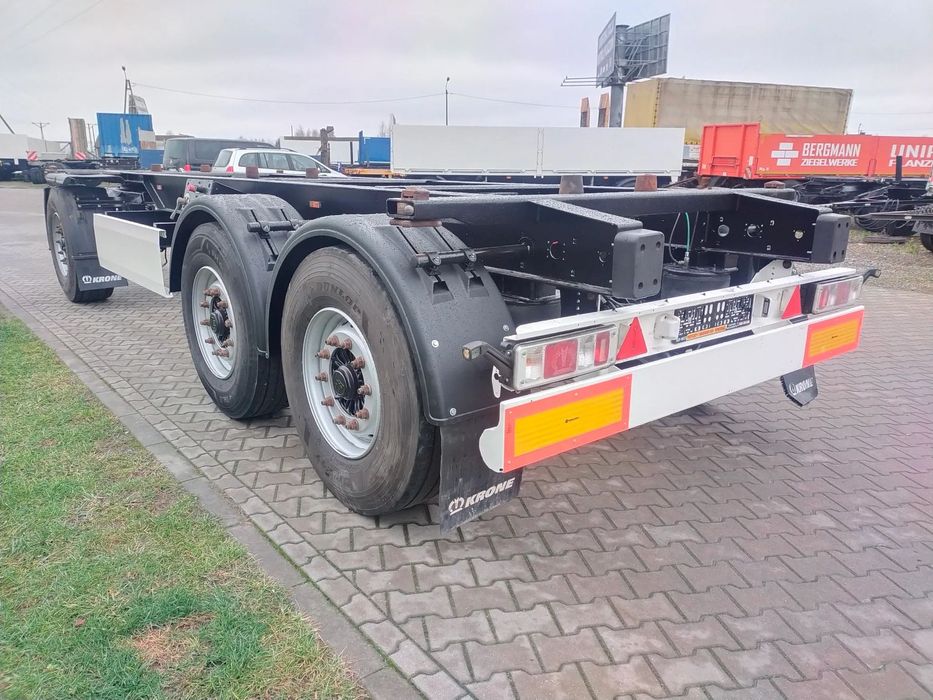 Krone Przyczep BDF 3 osie Gruba Solidna rama  Przyczep BDF 3 osie Gruba Solidna rama do drzewa itp.