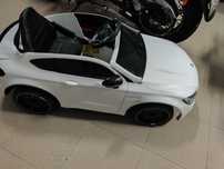 Carro Mercedes elétrico sem bateria