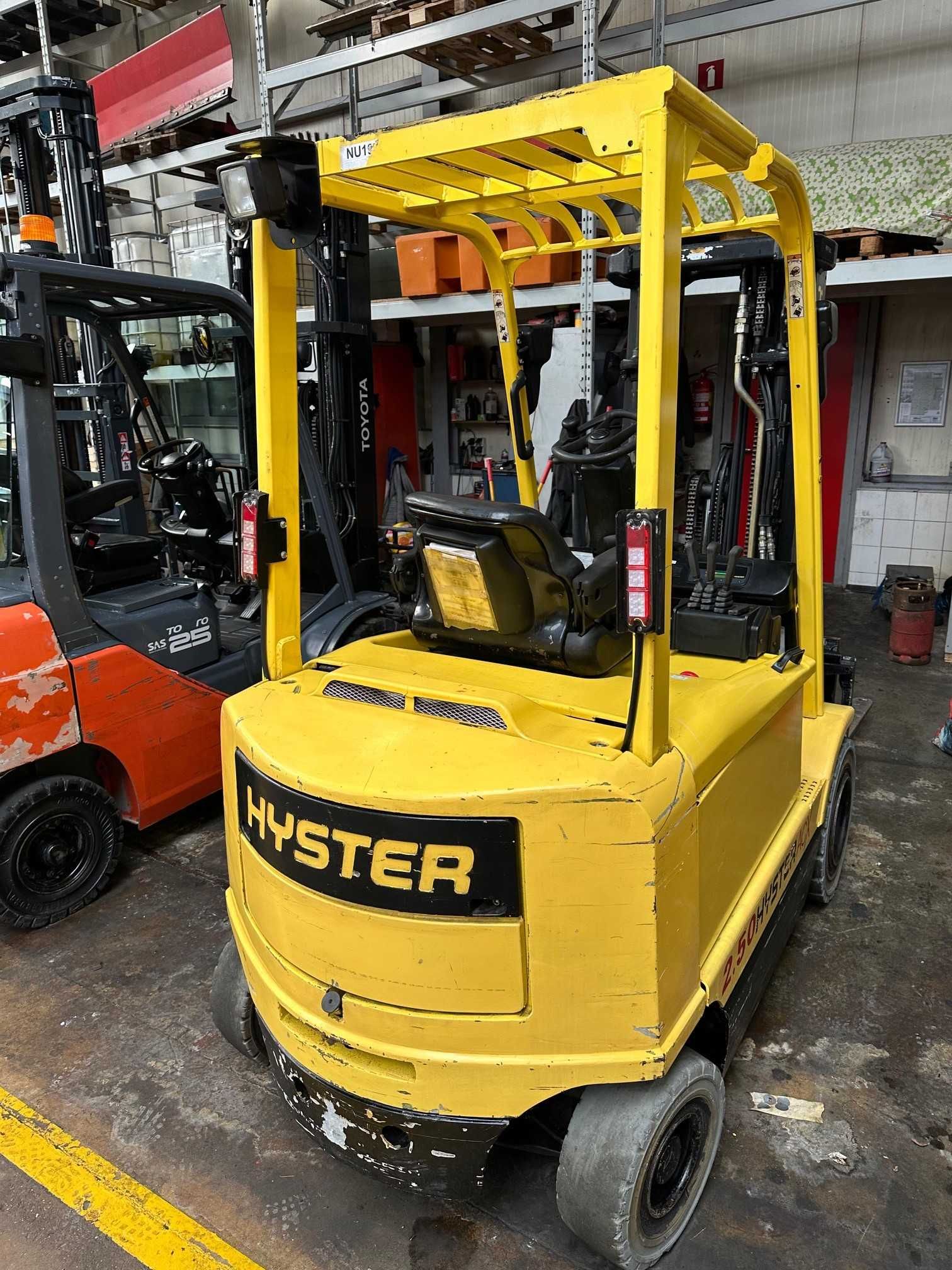 Empilhador eléctrico Hyster J2.50XM - 2.500 Kg (2541)