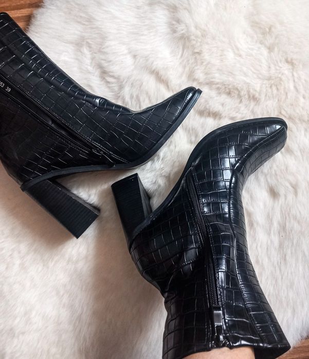 Botki czarne piękne nowe butik 39