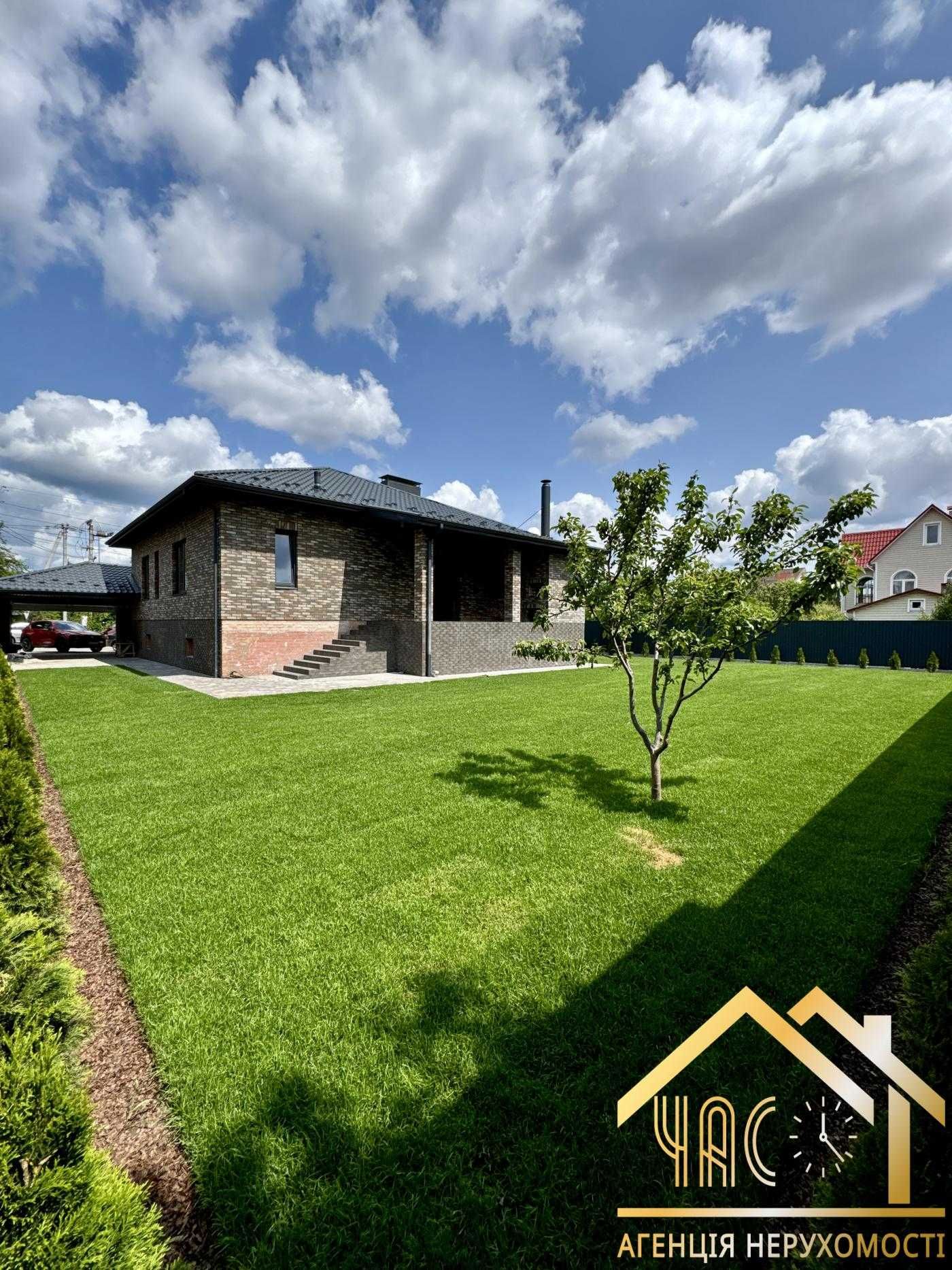 Продаж будинку 228м² з цокольним поверхом, гаражем, навісом та терасою