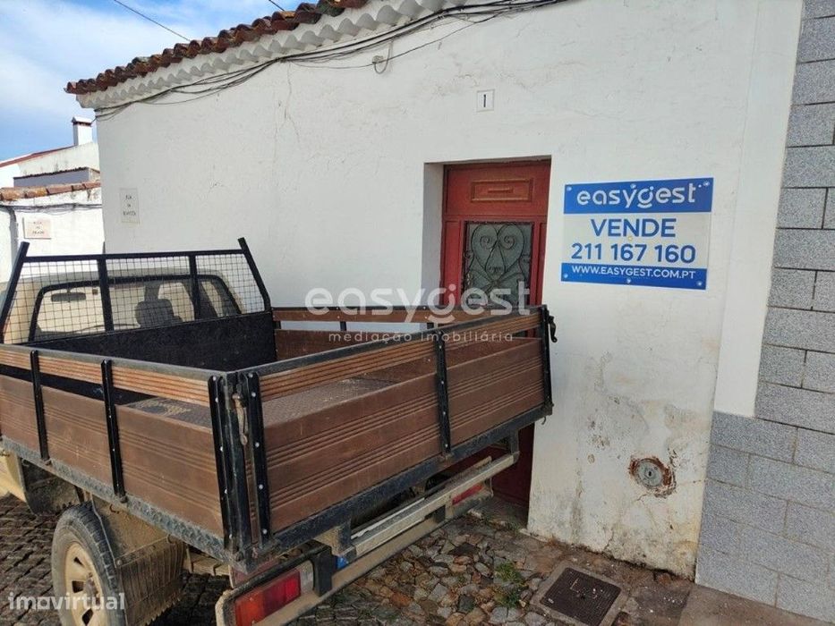 Moradia para recuperar com 4 quartos em vila de Vidigueira