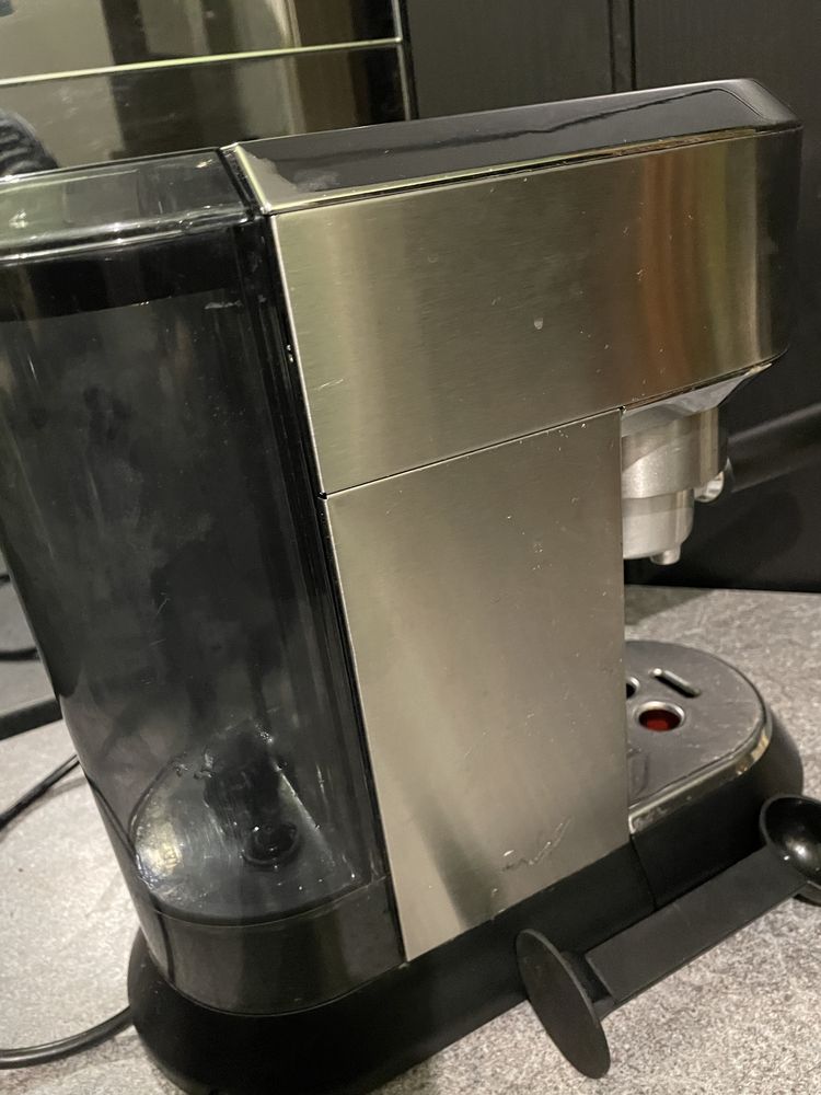 Ekspres DELONGHI Dedica Style EC685.W