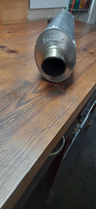 Escape de carbono  leovinci em bom estado