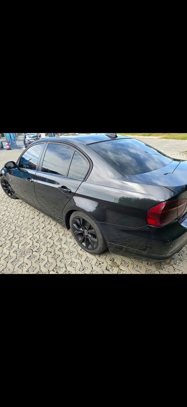 BMW Seria 3 Sprzedam BMW E90 z 2007 roku w wersji Individual. Automat