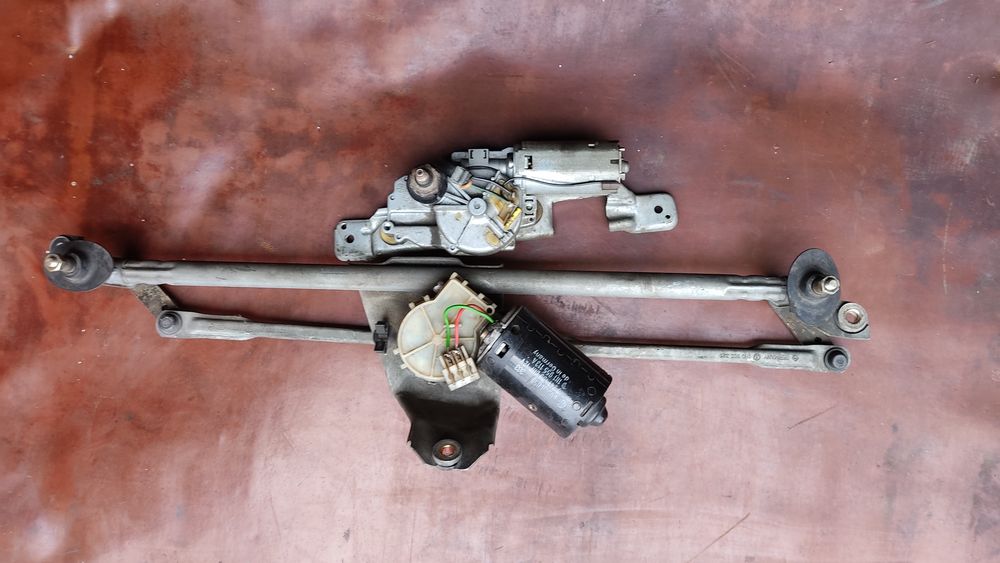 Моторчик дворників з трапецією

Гольф 3