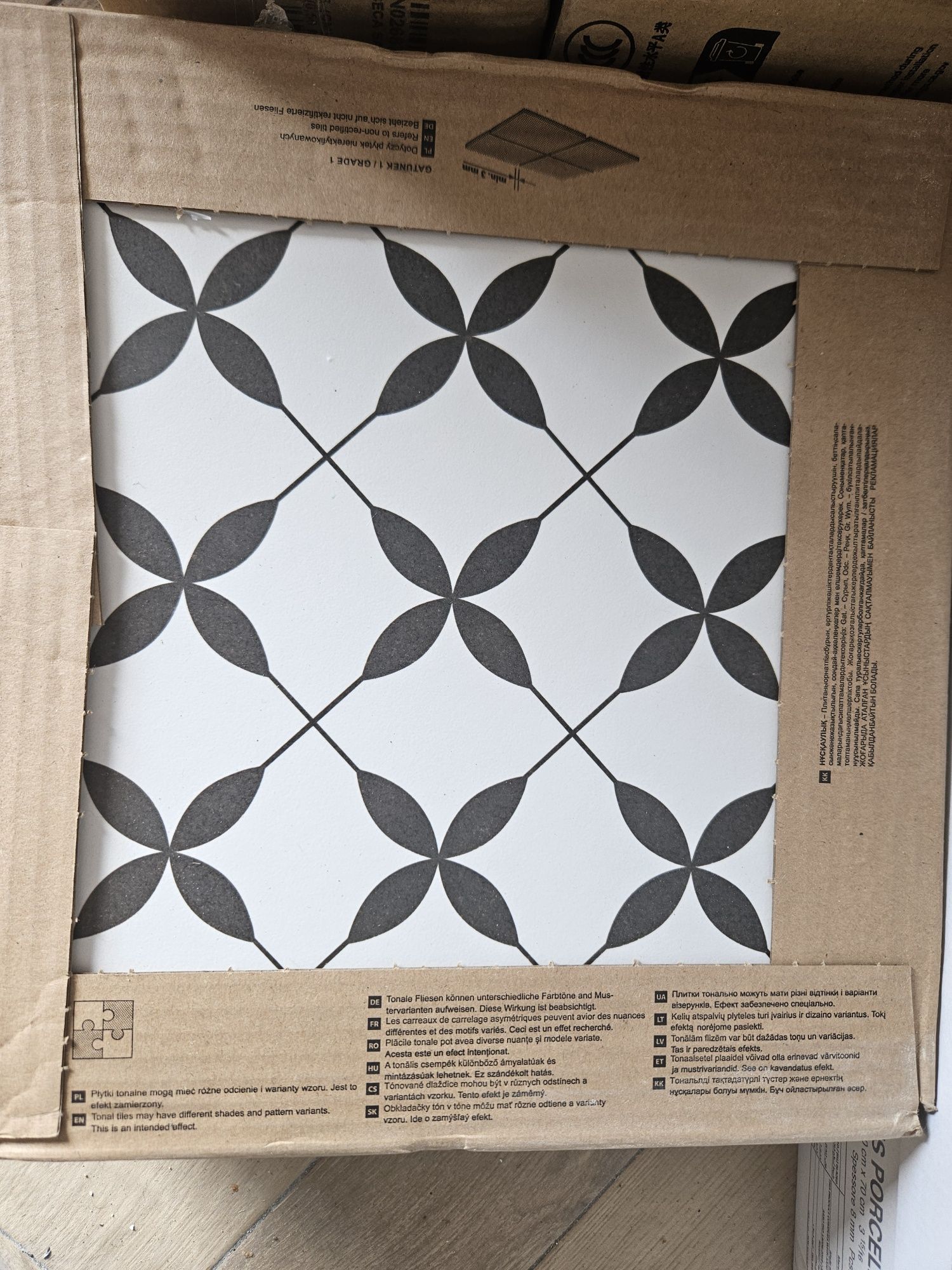 Opoczno GRES PATCHWORK clover black pattern 29,7X29,7