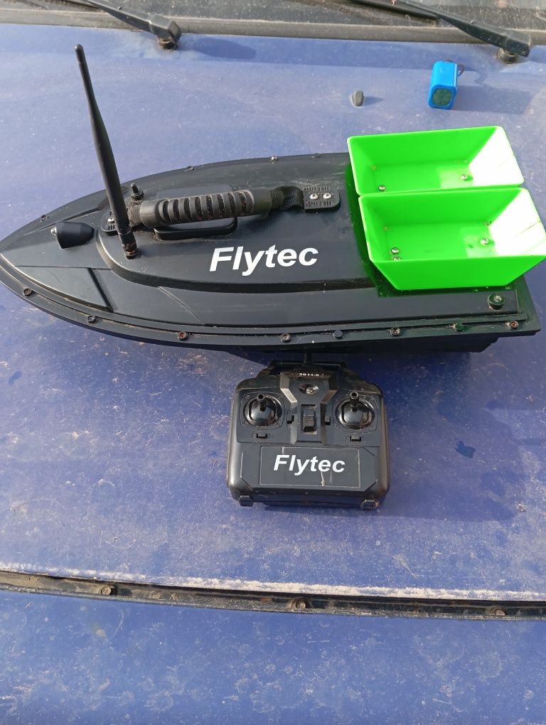 Кораблик Flytec.