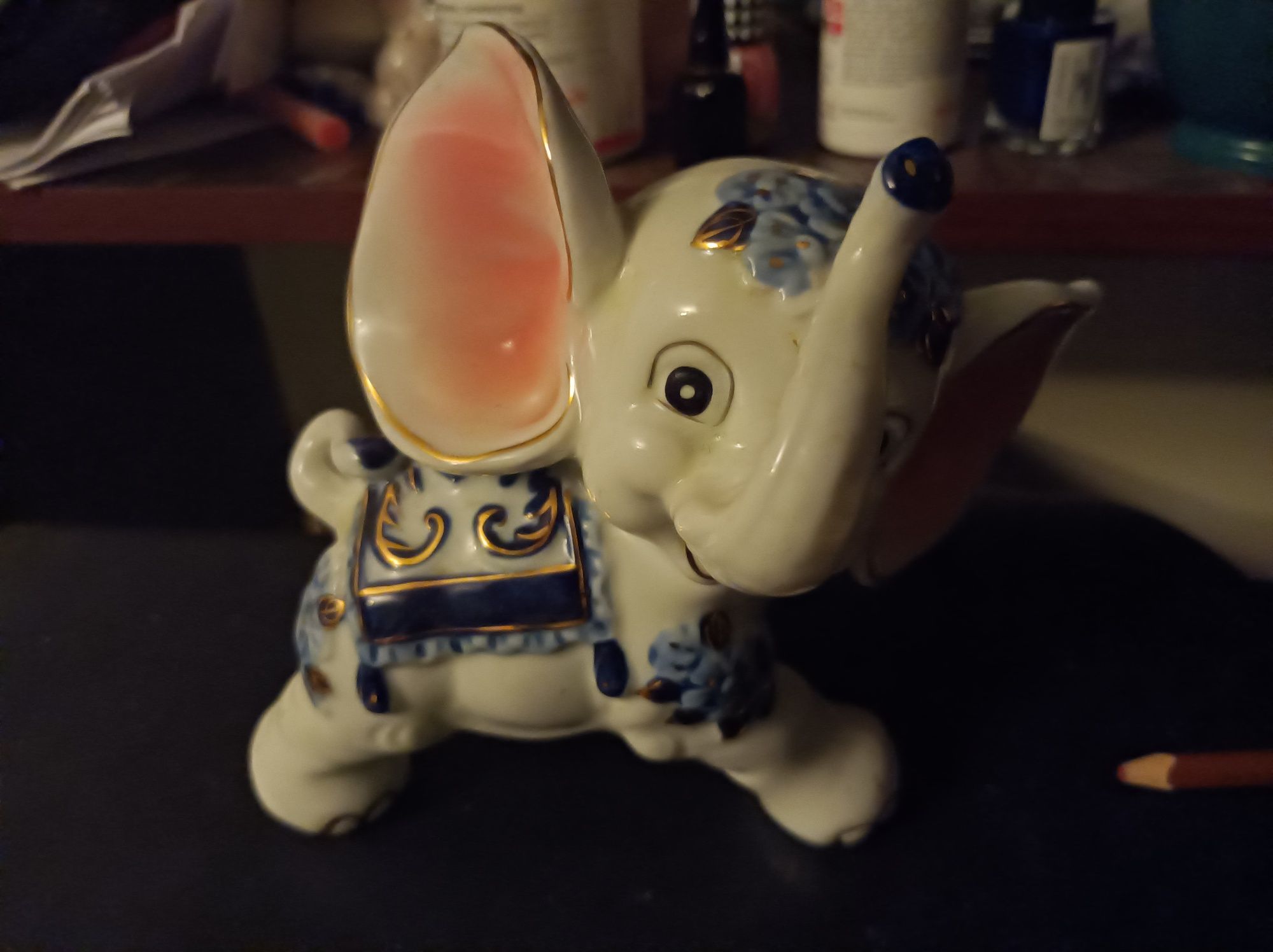 Słonik z porcelany