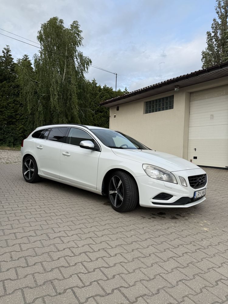 Volvo v60 R-DESIGN