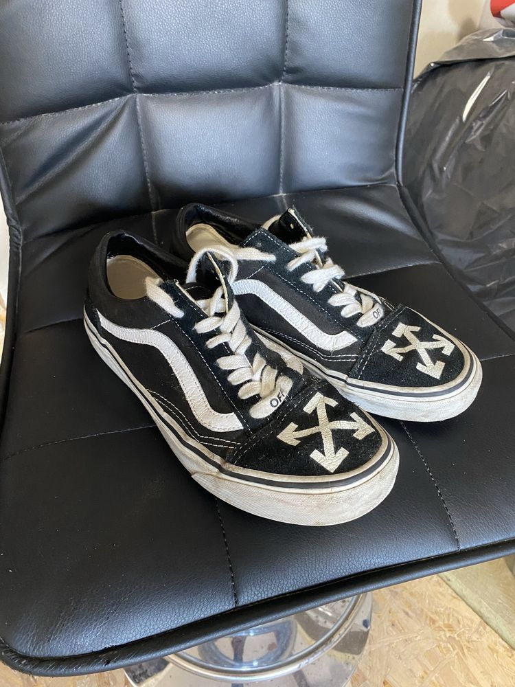 Кеди vans.