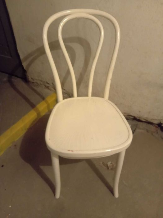 Piekne giete krzesla