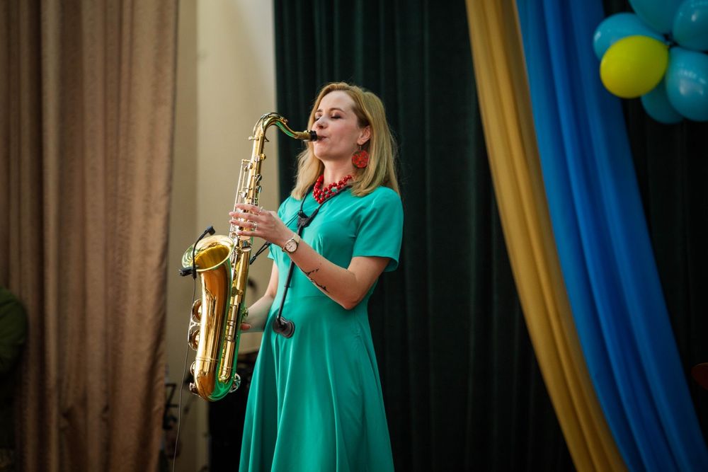 Саксофон Київ. Саксофоністка. Новий рік.На свято.