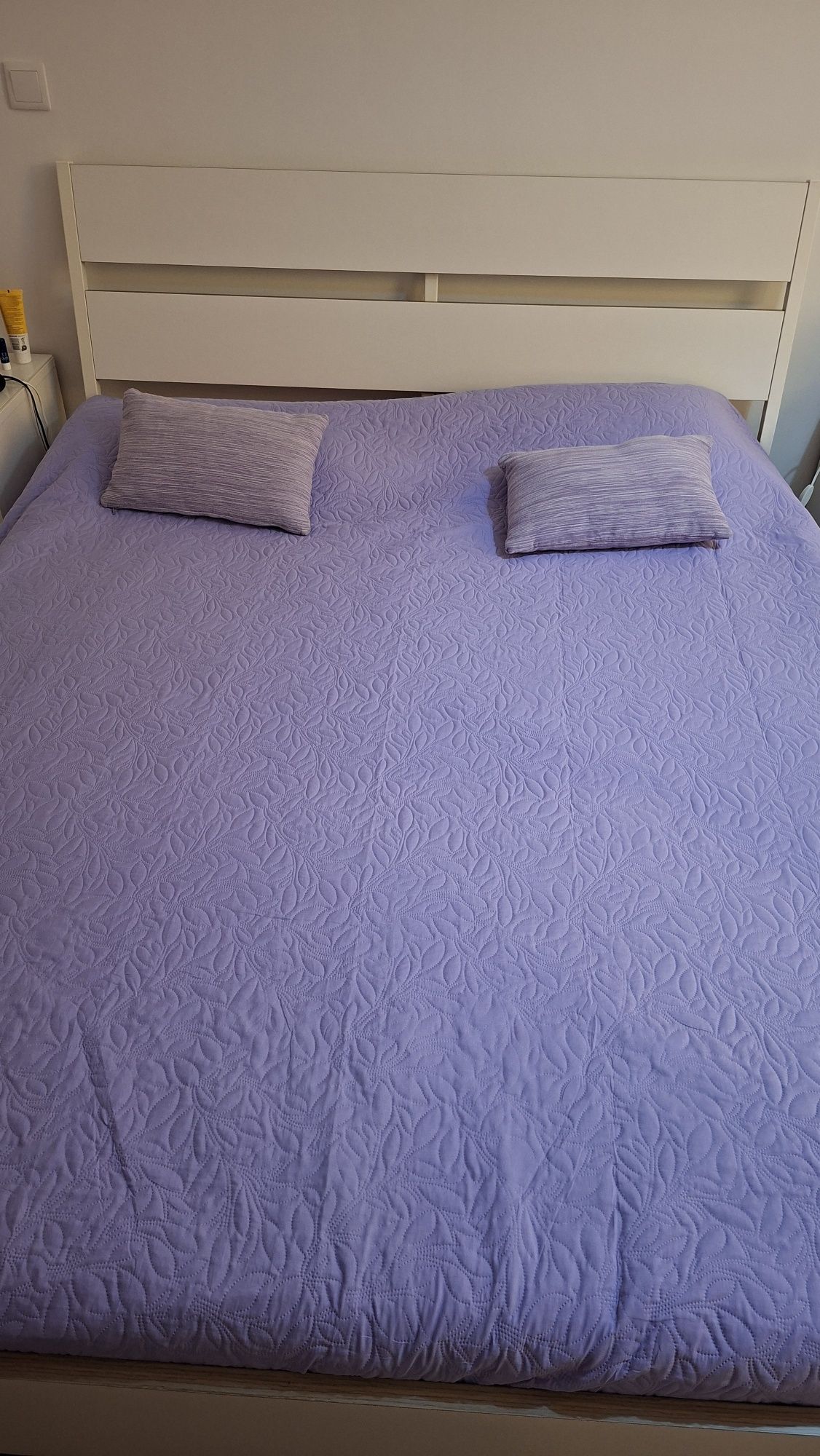 Cama casal + cómodas + mesinhas cabeceira IKEA