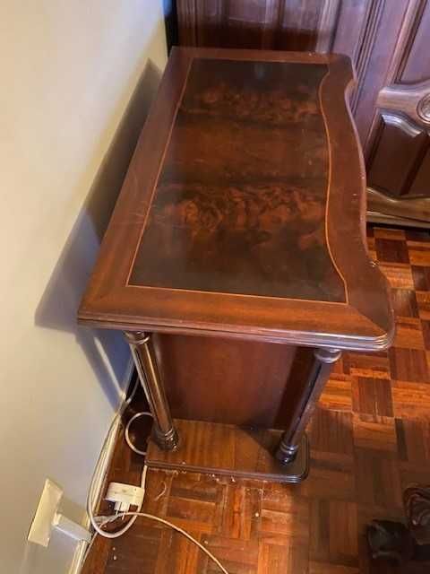 Mesinha de Televisão em madeira