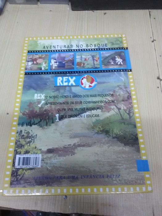 Livro Aventura no Bosque Rex