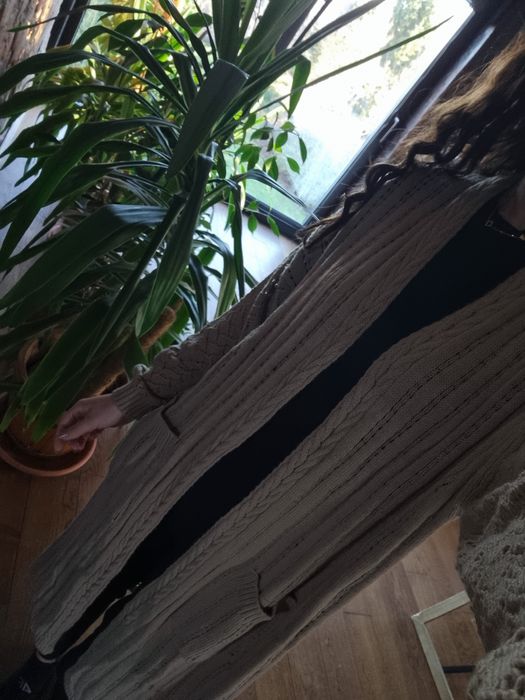 Nowy Beżowy długi sweterek kardigan z kieszeniami r. M