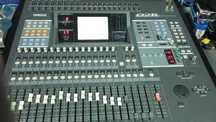 Vendo mesa digital YAMAHA 02R  de 24 canais