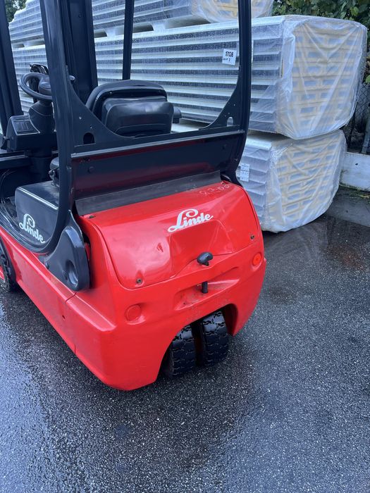 Empilhador eletrico linde