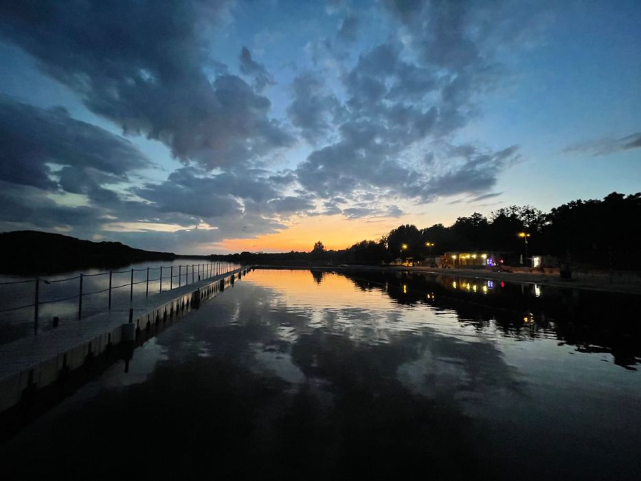 Szeregowiec przy jeziorze