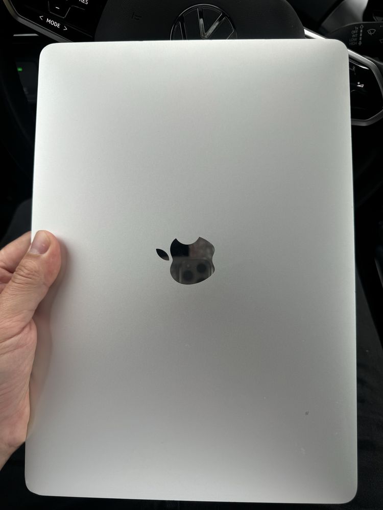 Macbook pro 13 2017 i5 8/256