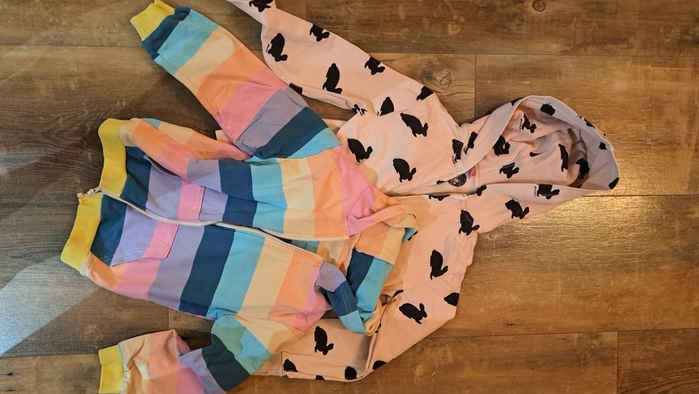 Paka ciuchów 122-128 bluzy dresy