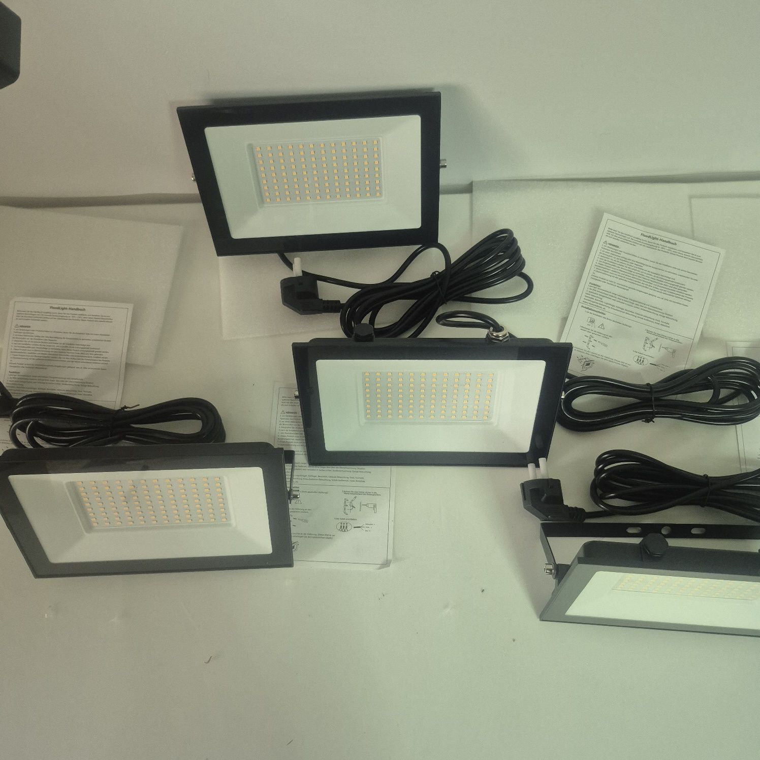 Led 100W Zewnetrzny IP 66 3000k z Przewodem i Wtyczka 
Ledy Nowe, mozl