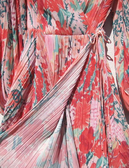 Красивое цветочное платье плиссе с широкими рукавами на запах H&M