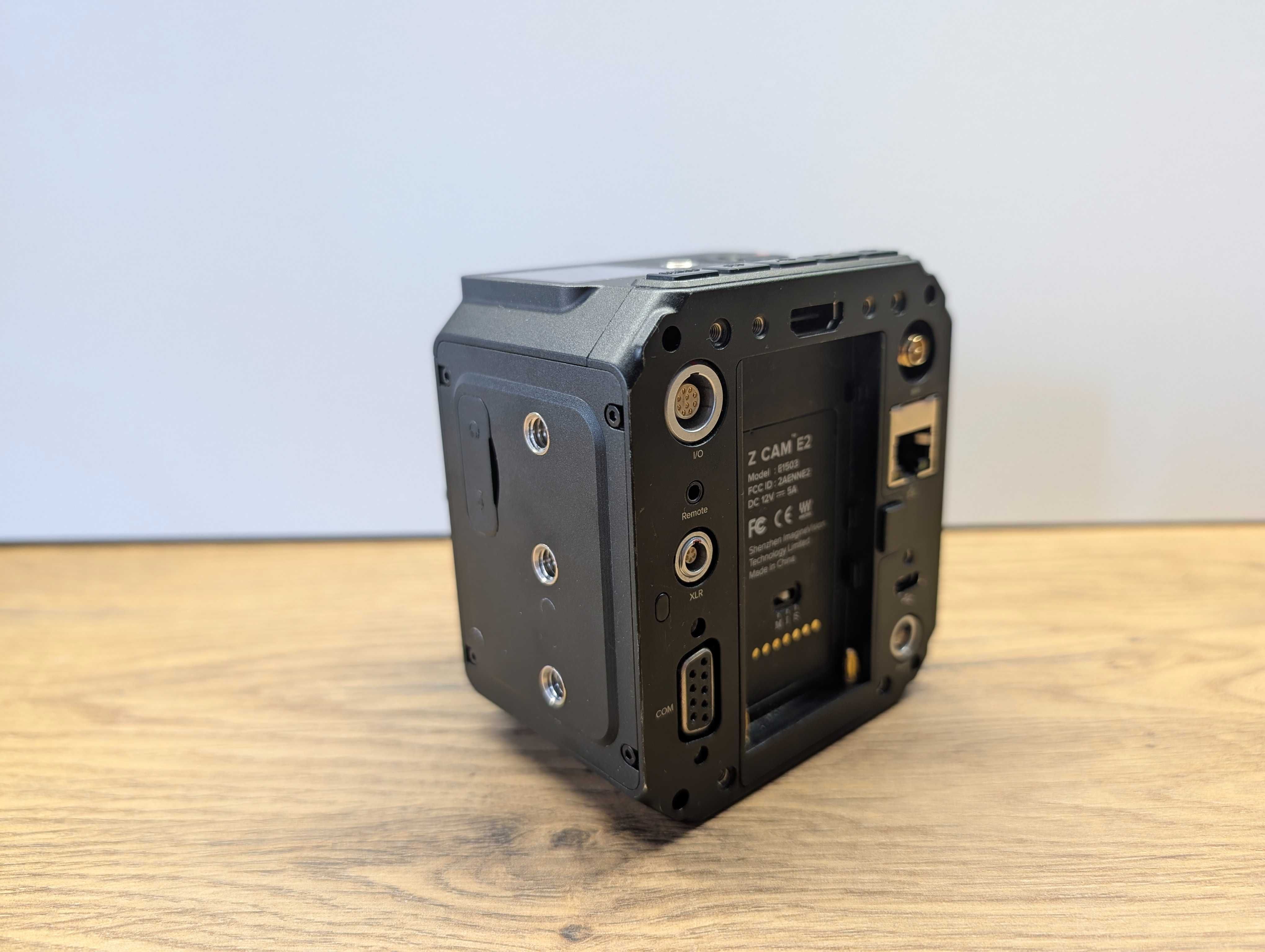 Kamera ZCAM E2 + klatka SmallRig + uchwyt NATO ze slotem na SSD T5