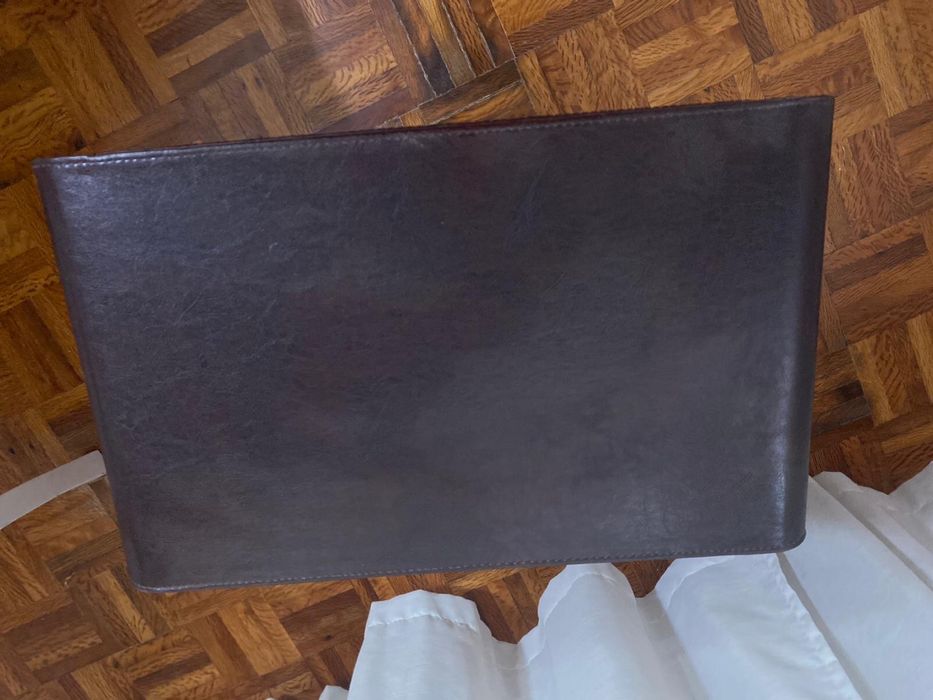 Mesa de apoio imitação pele