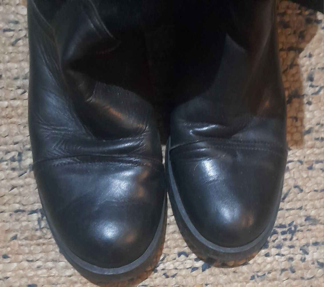 Botas em pele 40