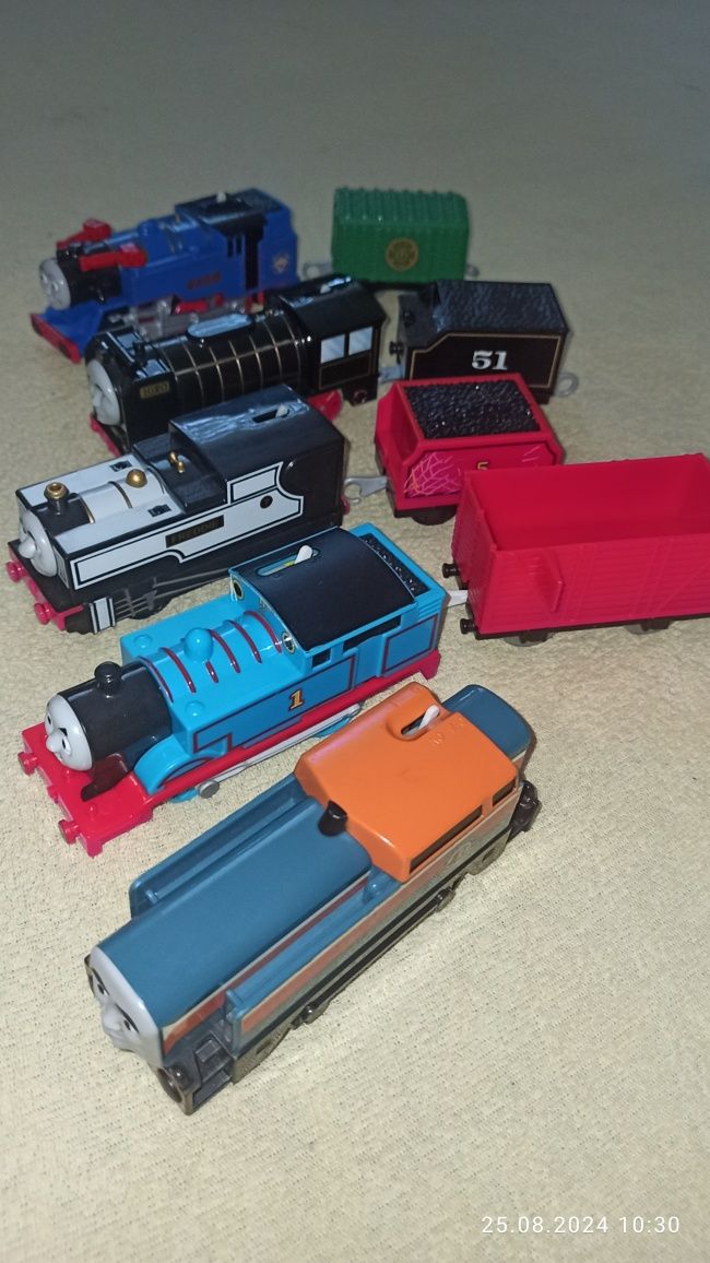 Kolejka elektryczna - seria Trackmaster / 5 zestawów.