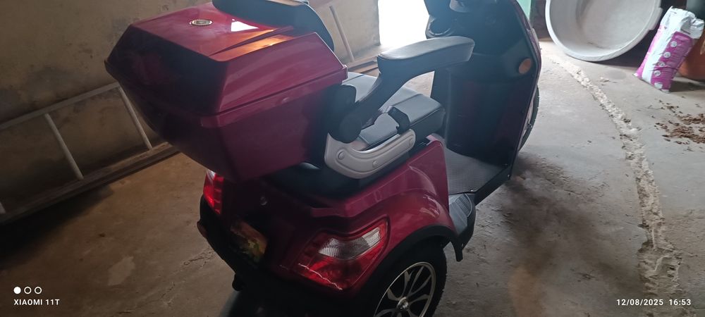 Mota Mobilidade reduzida 3 rodas NOVA