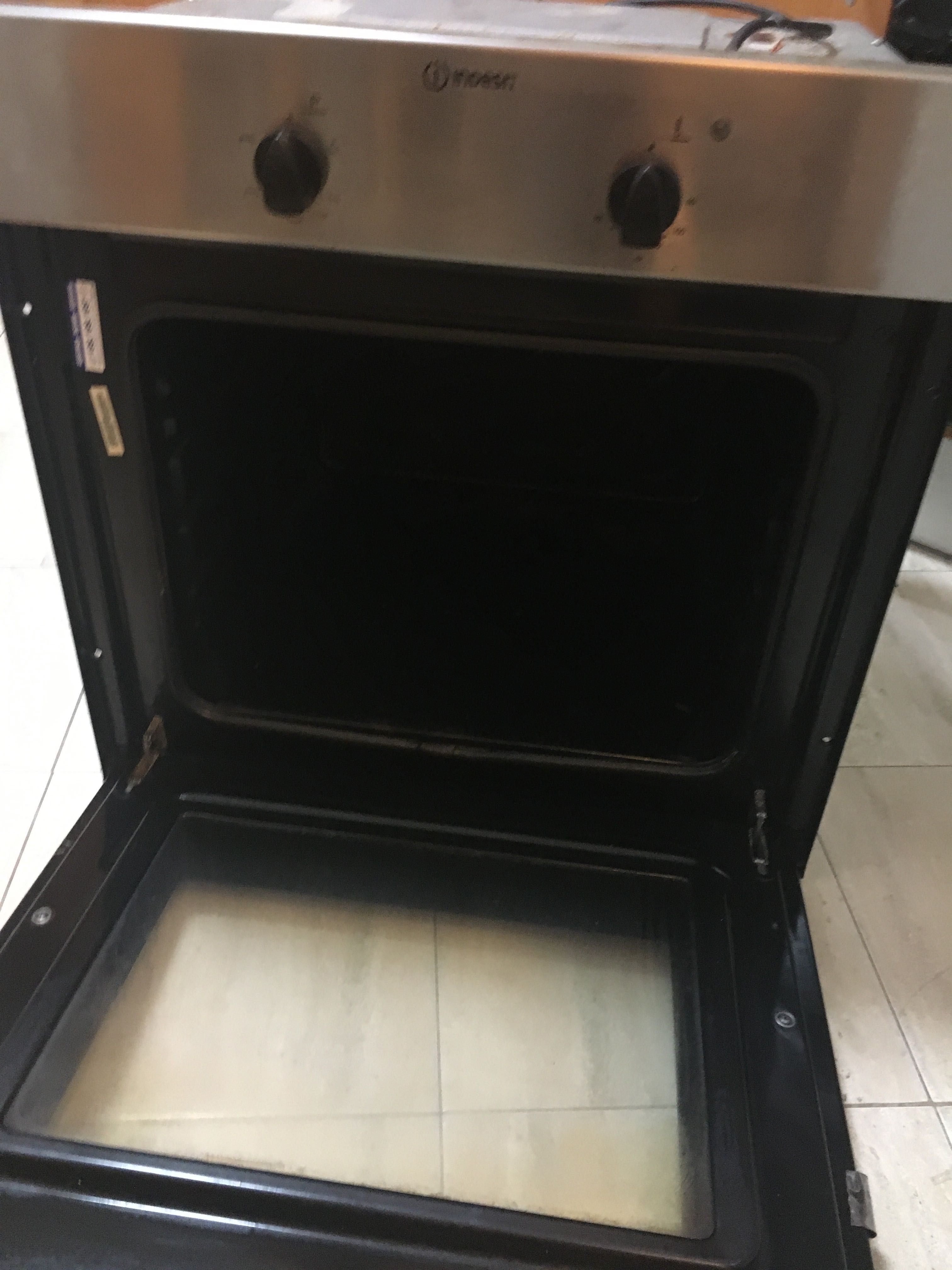 Forno INDESIT encastre a funcionar