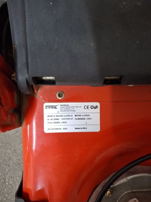 Máquina de cortar relva a gasolina (Torke)