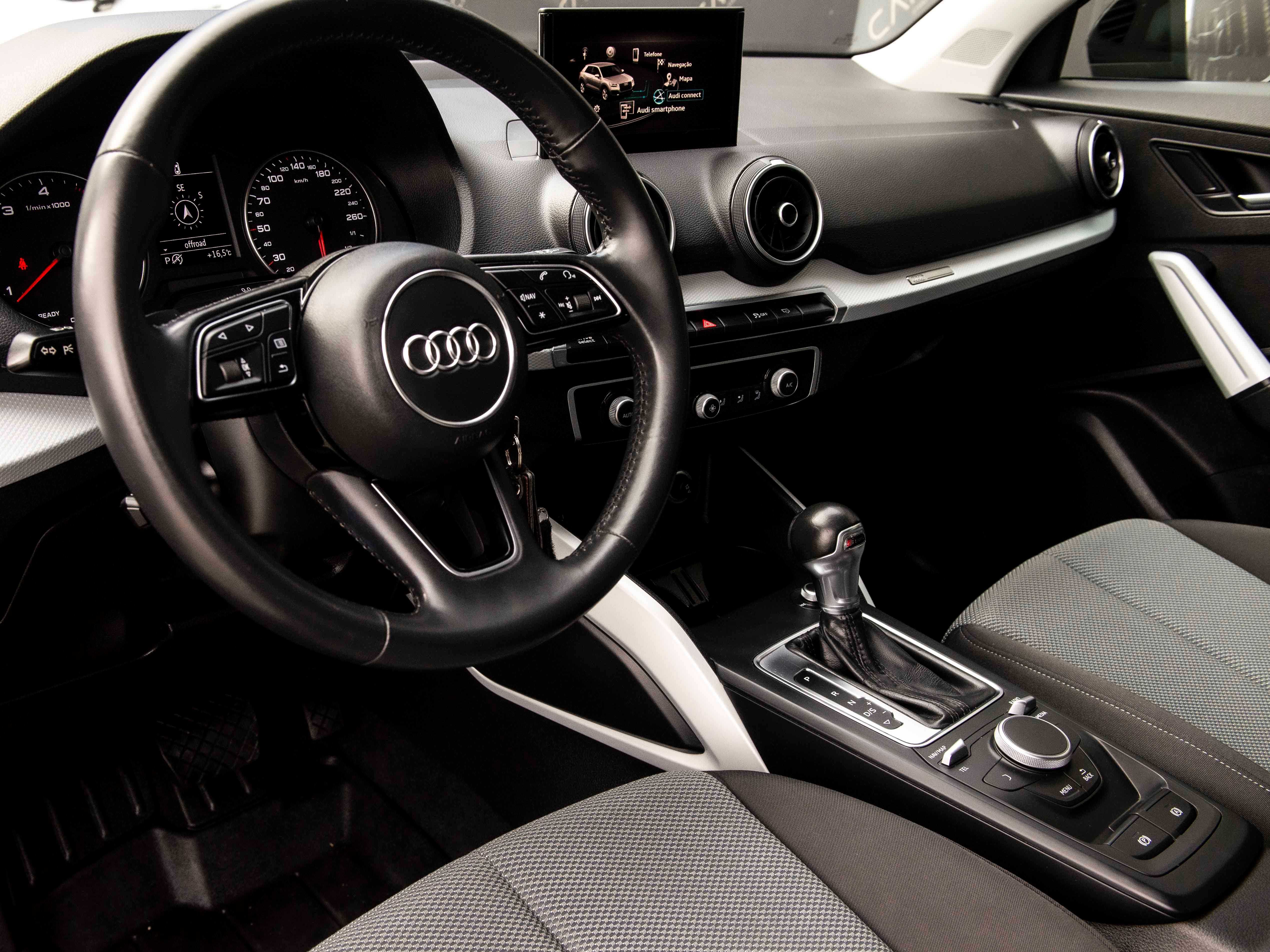 AUDI Q2 30 TDI Design com garantia