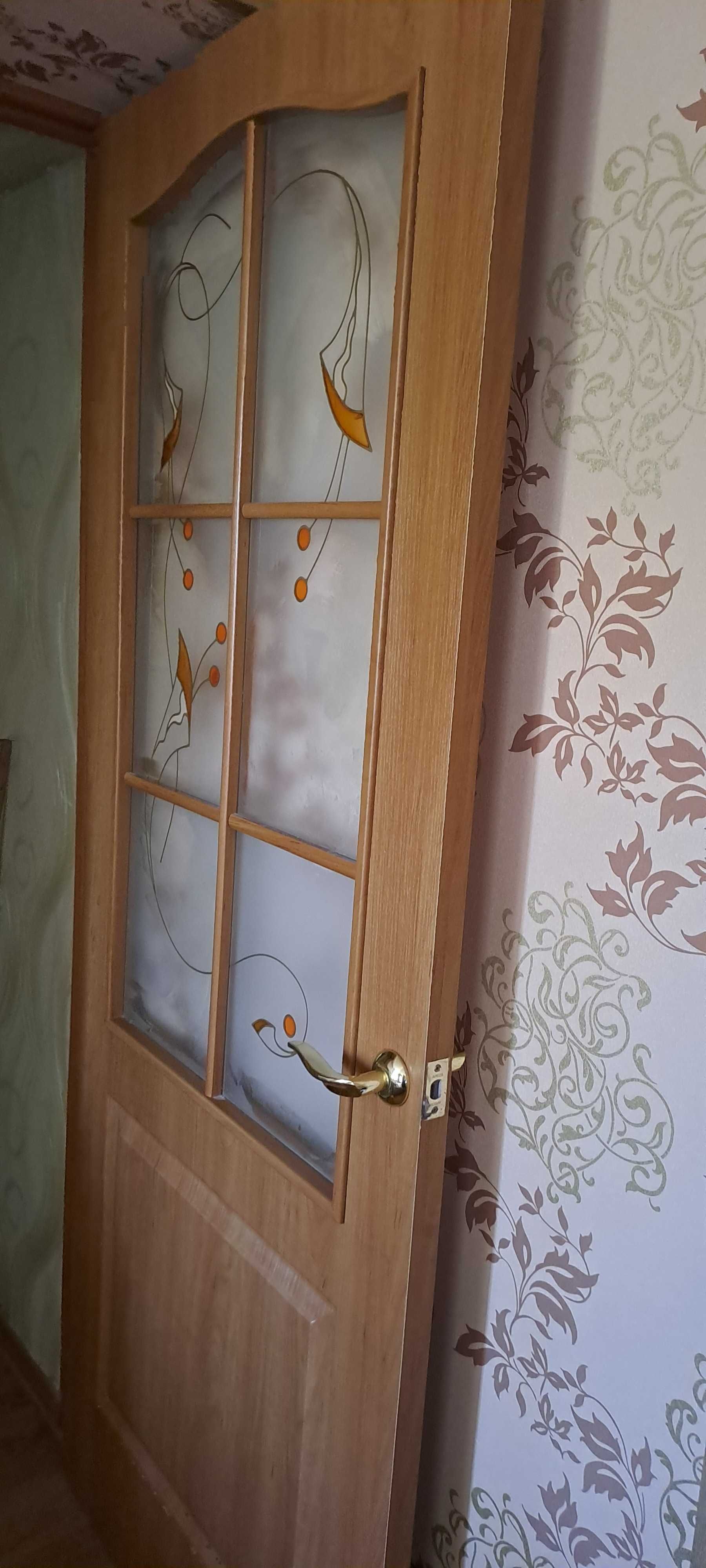 Продам двери коричневі
