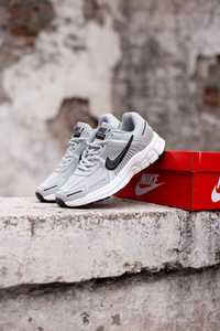 Чоловічі кросівки Nike Vomero 5 light grey