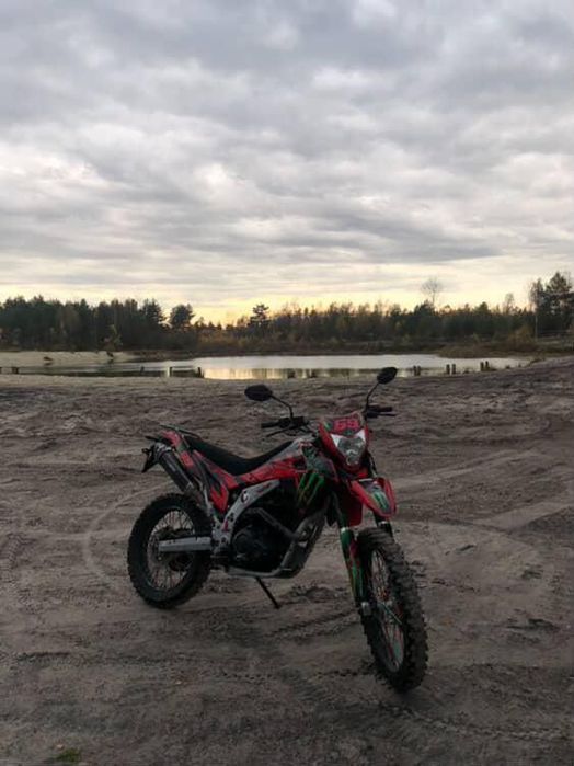 Продаєть крос Лонцін 250