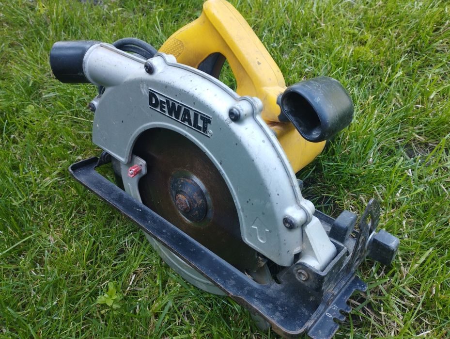 Piła DEWALT D23620-QS pilarka tarczowa do drewna