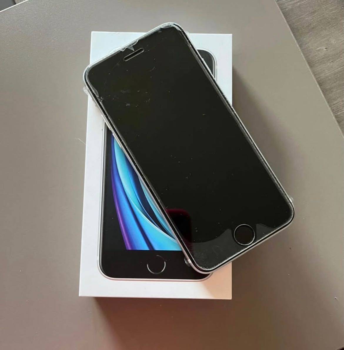 iPhone SE 2.ª geração - 2020 / 128GB