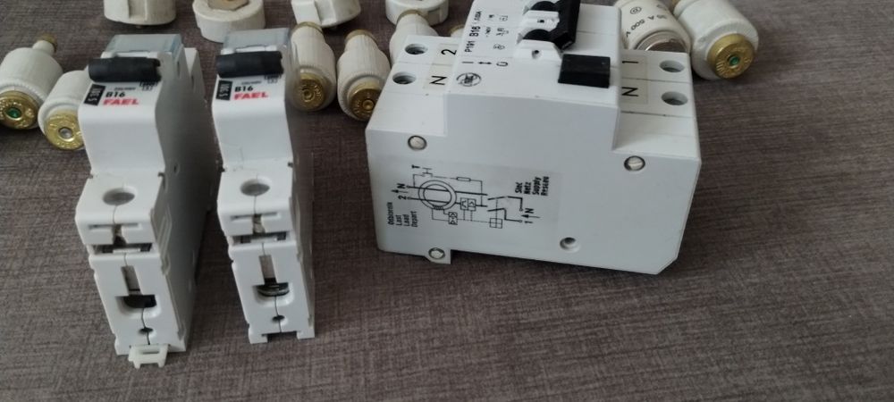 Gniazdo porcelanowe  . Okazja.