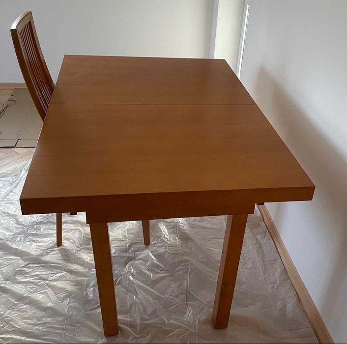 Sprzedam rozkładany stół i 6 krzeseł kolor olcha producent Paged meble