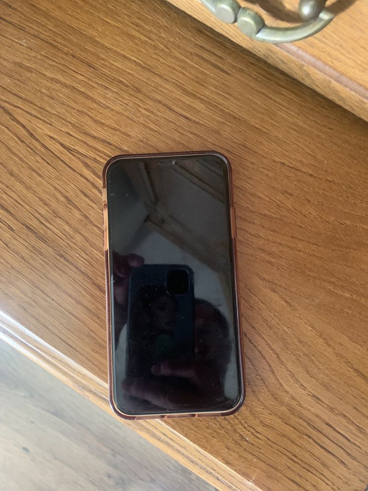 Telefon  IPhone 11 biały .